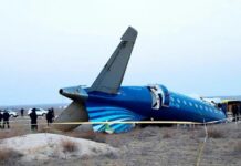 Хвостовая часть разбившегося в Актау Embraer 190 AZAL